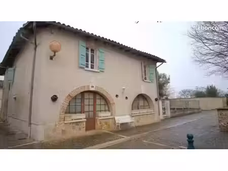 maison individuelle de village   avec jardin et garage
