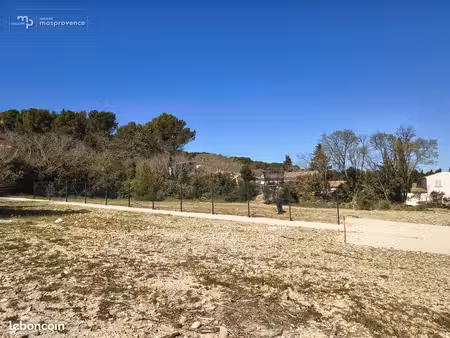 terrain à bâtir de 675 m² à chateauneuf-de-gadagne (84)