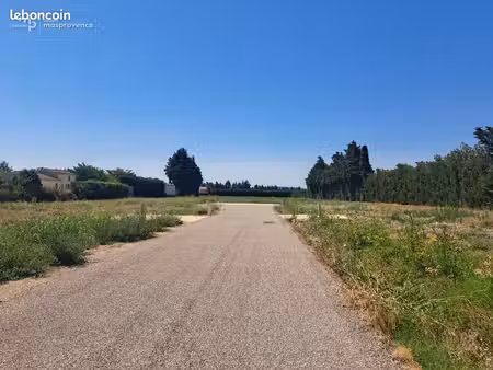 terrain à bâtir de 800 m² à l'isle-sur-la-sorgue (84)