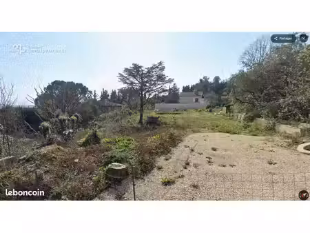 terrain à bâtir de 1292 m² à saint-saturnin-les-avignon (84)