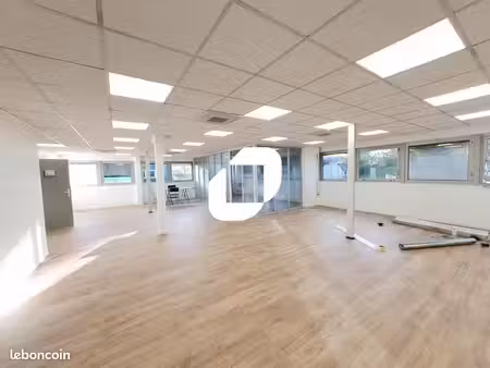 bureau 100 m²