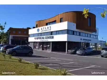 isneauville – local professionnel 45 ou 90 m² – parkings – douches – disponible immédiatem