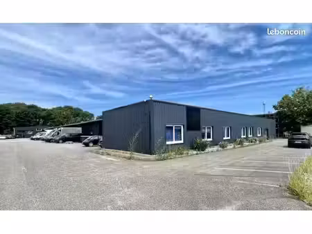 local d'activité 1 047 m²