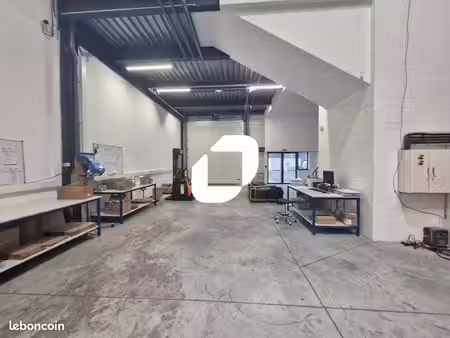 local d'activité 285 m²