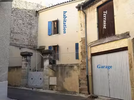 typique maison de ville provençale intra muros avec garage et terrasse à l'abri des regard