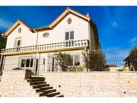 maison 8 pièces 214 m²