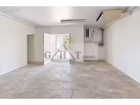 local bureaux 240 m²