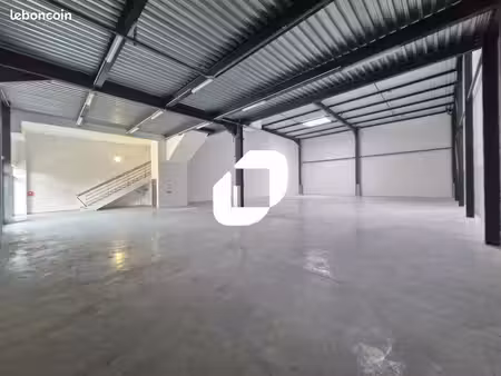local d'activité 605 m²