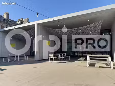 local commercial 295 m²