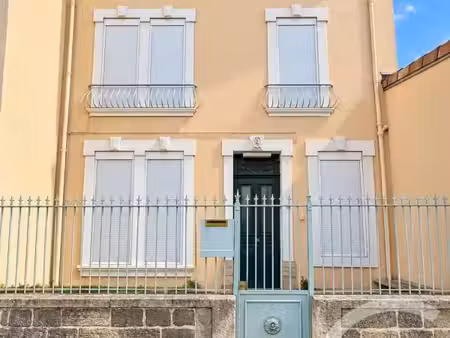 maison 7 pièces 215 m²