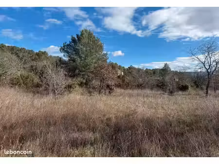 terrain à bâtir de 2318 m² à beaumettes (84)