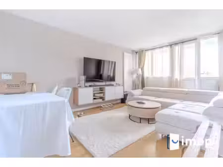 3 pièces 65 m² – balcon  parking & cave