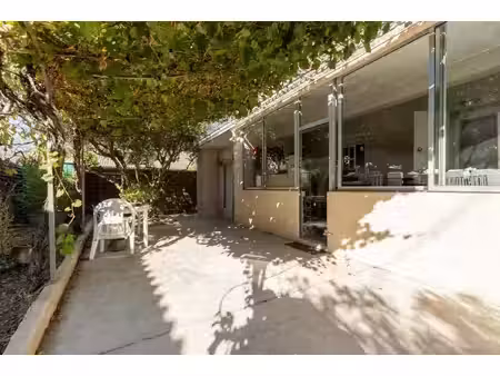 sorgues – appartement de plain-pied rénové avec jardin  véranda