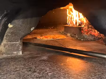 restaurant/pizzeria