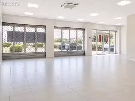 local commercial en centre ville de poissy