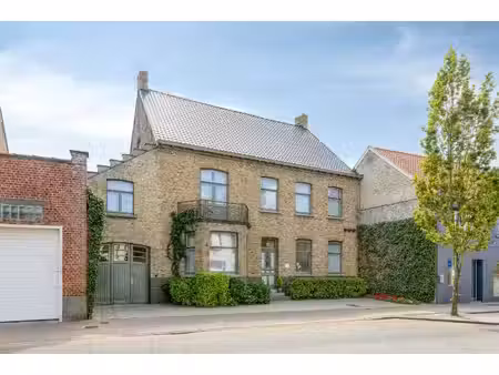 karaktervolle woning met 7 slaapkamers  authentieke elementen en een ruime tuin