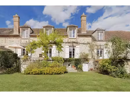 maison de caractère en pierre au coeur de montigny-lencoup