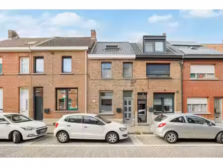 wij verkopen uw vastgoed anders én beter!