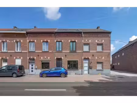 ruime  volledig gerenoveerde woning aan de stadsrand