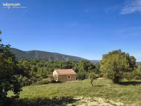terrain à bâtir de 990 m² à bonnieux (84)