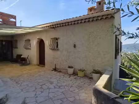 drap superbe haut de villa f3 avec terrasses  jardin et vu