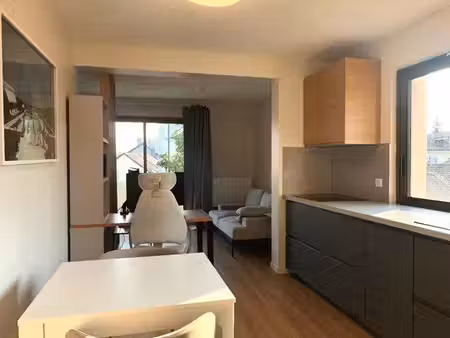 studio avec balcon plein centre-ville ferney-voltaire