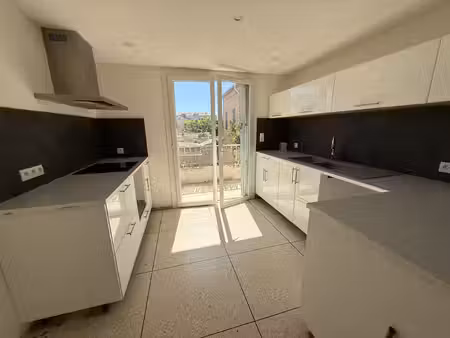 mise en commercialisation d'un haut de villa 99 m2 avec gara
