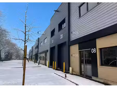 local bureaux 952 m²
