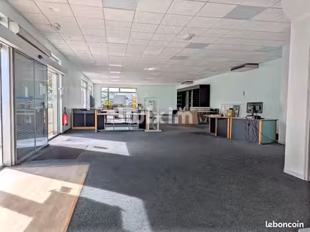 local 740 m² bourg-en-bresse