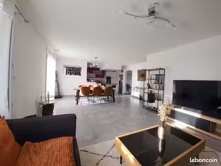 belle maison 105 m² – 3 chambres – piscine – garage – jardin