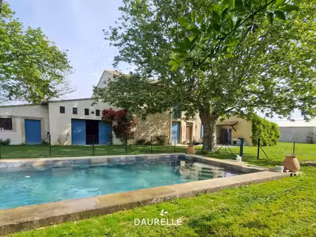 mas à vendre à chateaurenard  avec 4 chambres  jardin  pisci