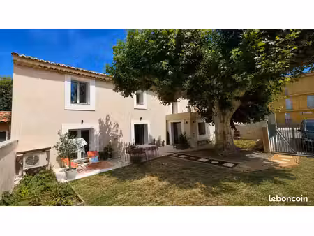 mas de ville rénové avec goût  au cœur de cheval-blanc