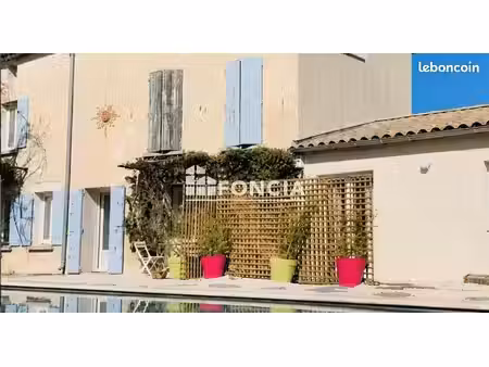 dernière baisse de prix grande propriété provençale repartie en 3 parties  piscine  terrai
