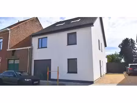 maison à louer à sint-pieters-leeuw pour € 2.200 avec 4 chambres à coucher