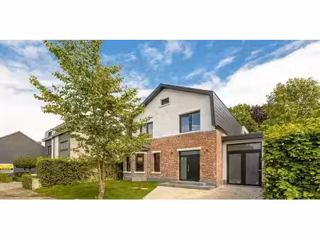 prachtige  gerenoveerde villa op een riant perceel (723 m²)