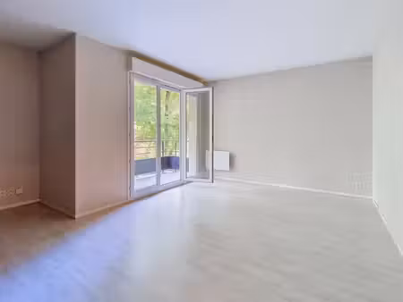 appartement 3 pièces - combs-la-ville - 957.61 €