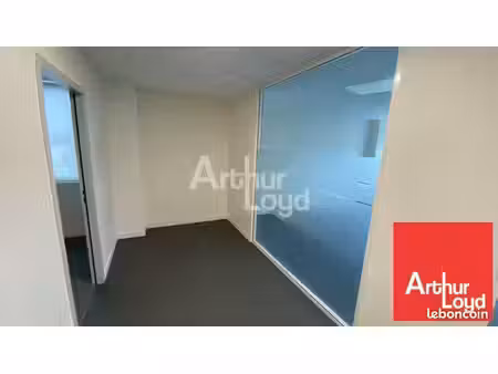bureaux 153 m² saint benoit