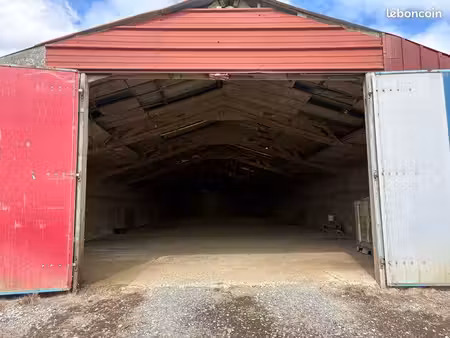 hangar de stockage (320m2)