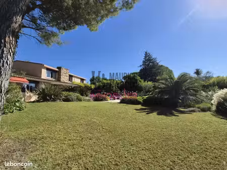 propriété 5 pièces 255 m²