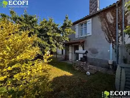 vente maison à nueil-les-aubiers (79250) : à vendre / 69m² nueil-les-aubiers