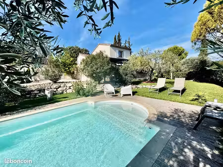 villa 5 pièces 145 m²