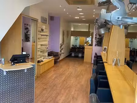 local commercial 60 m² pret a l'emploi ( coiffure ) centre ville peronne