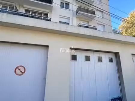 location garage box et parking à saint-lô (50000) : à louer / 18m² saint-lô