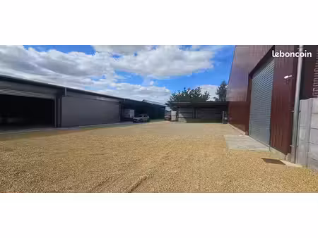local 470 m² roye