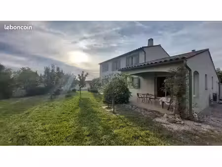 vaison-la-romaine – maison de charme de 120 m² avec jardin plein sud et terrain piscinable