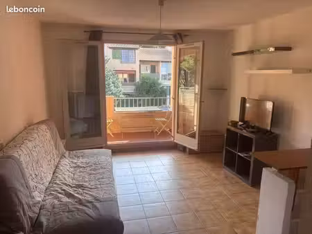 à vendre – charmant studio avec terrasse à sanary-sur-mer ?