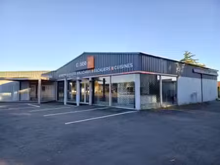 location bureaux et commerces à challans (85300) : à louer / 253m² challans