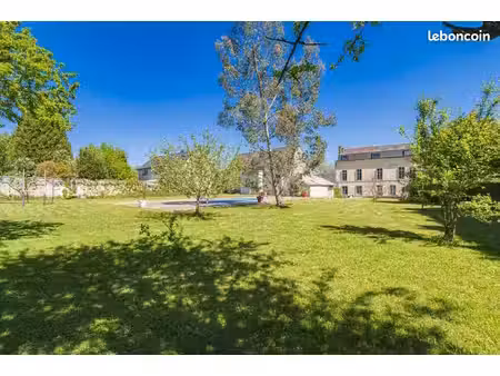 maison 7 pièces 247 m²