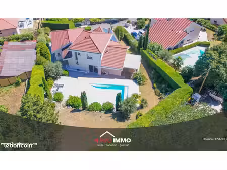 maison 5 pièces 300 m²