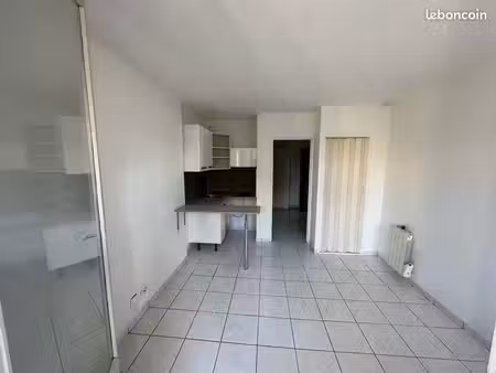 studio 21 m² vendu loué – terrasse  parking  cave – fr